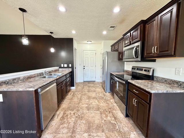 145 Glen Ridge Dr, Mt Washington, KY 40047