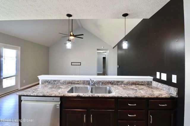 145 Glen Ridge Dr, Mt Washington, KY 40047