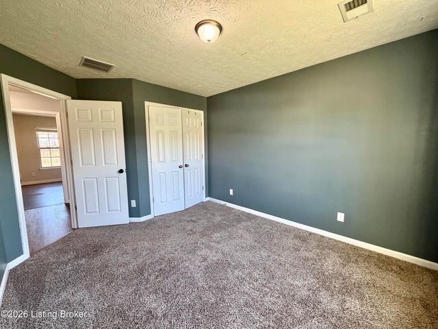 145 Glen Ridge Dr, Mt Washington, KY 40047