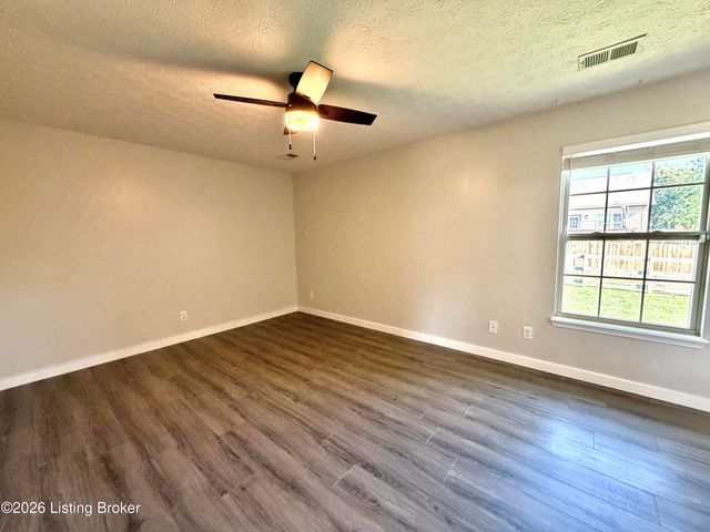 145 Glen Ridge Dr, Mt Washington, KY 40047