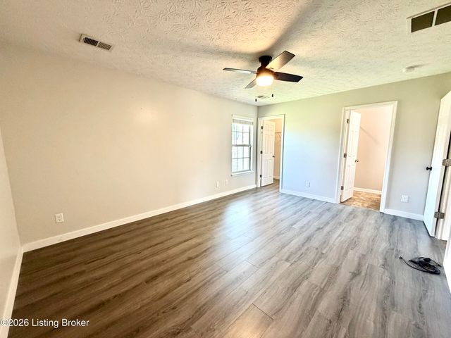 145 Glen Ridge Dr, Mt Washington, KY 40047