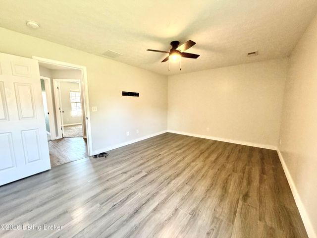 145 Glen Ridge Dr, Mt Washington, KY 40047