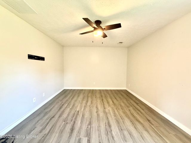 145 Glen Ridge Dr, Mt Washington, KY 40047