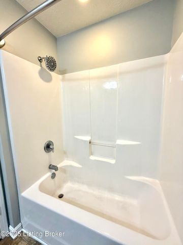 145 Glen Ridge Dr, Mt Washington, KY 40047