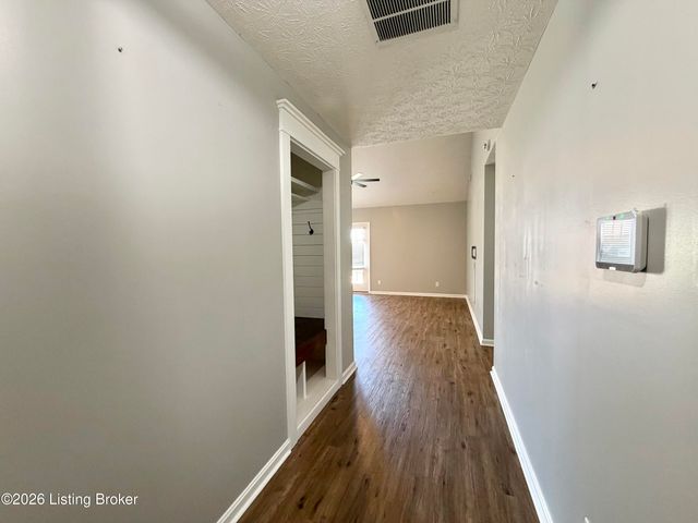 145 Glen Ridge Dr, Mt Washington, KY 40047