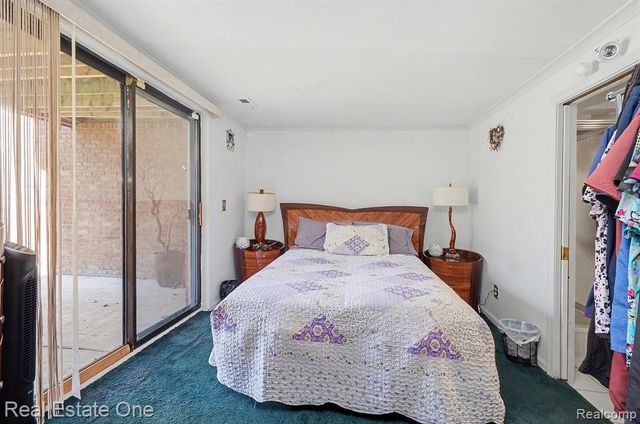 5505 Walnut Circle, West Bloomfield, MI 48322