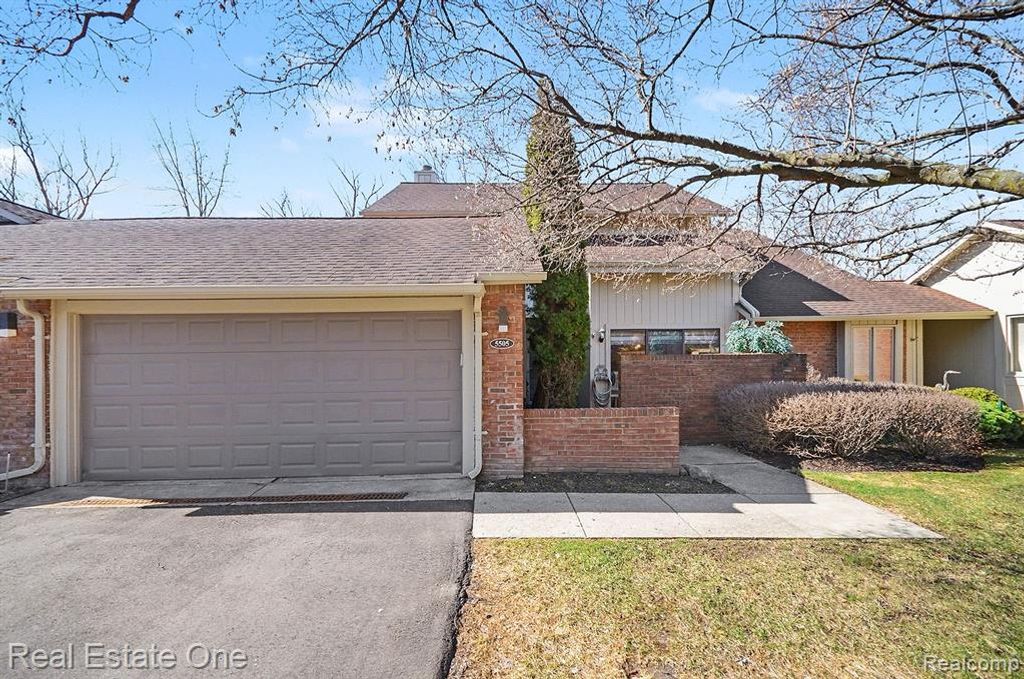 5505 Walnut Circle, West Bloomfield, MI 48322