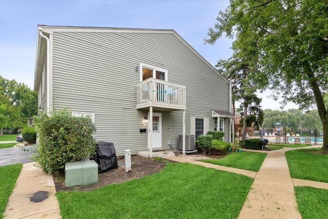 1105 Mount Vernon Court A, Wheaton, IL 60189
