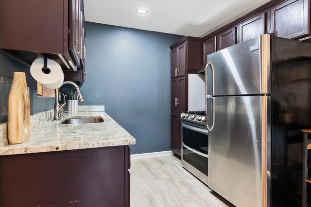 1105 Mount Vernon Court A, Wheaton, IL 60189