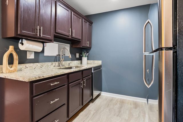 1105 Mount Vernon Court A, Wheaton, IL 60189