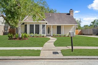 148 Daffodil Street, Lake Jackson, TX 77566