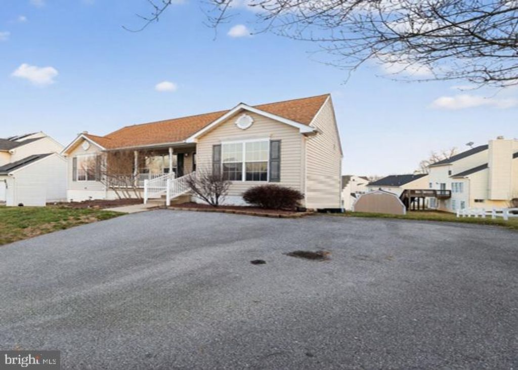 Image 2 of property listing at 202 MORNING FROST ST, Taneytown, MD 21787