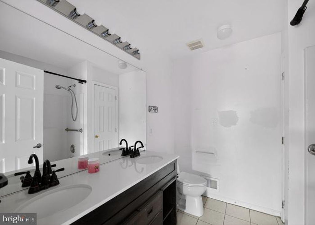 Image 20 of property listing at 202 MORNING FROST ST, Taneytown, MD 21787