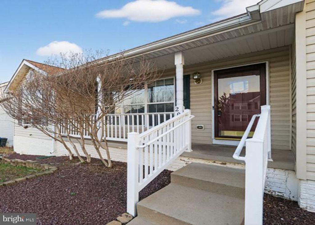 Image 4 of property listing at 202 MORNING FROST ST, Taneytown, MD 21787