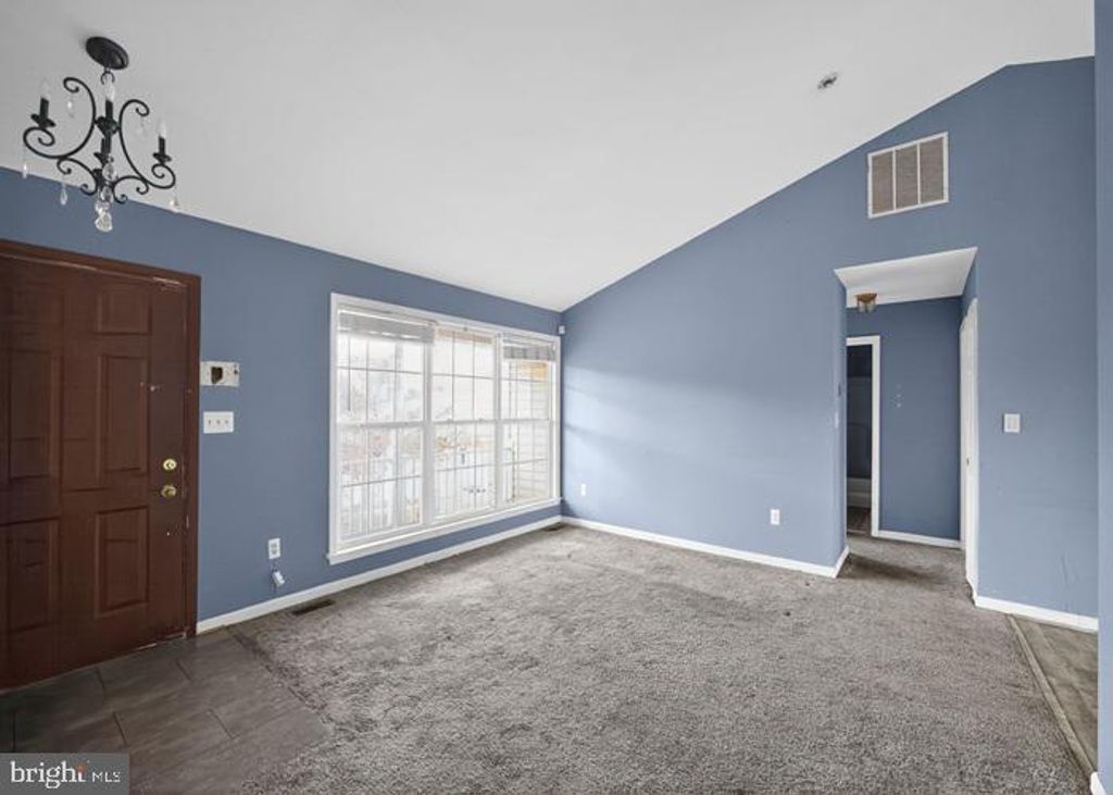 Image 5 of property listing at 202 MORNING FROST ST, Taneytown, MD 21787