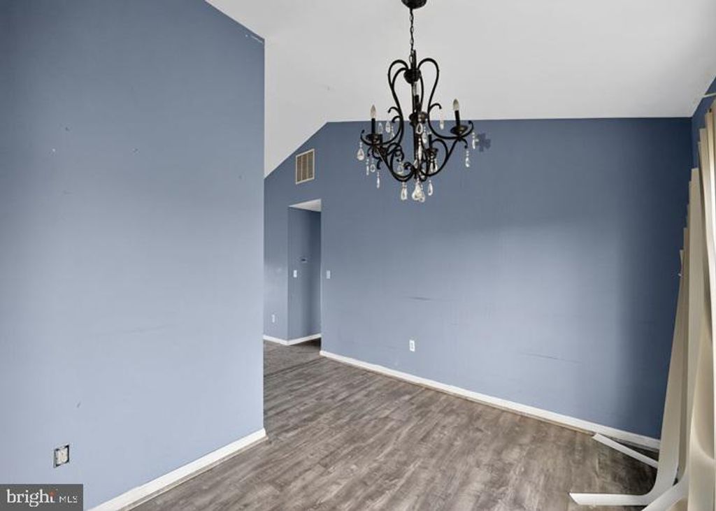 Image 6 of property listing at 202 MORNING FROST ST, Taneytown, MD 21787