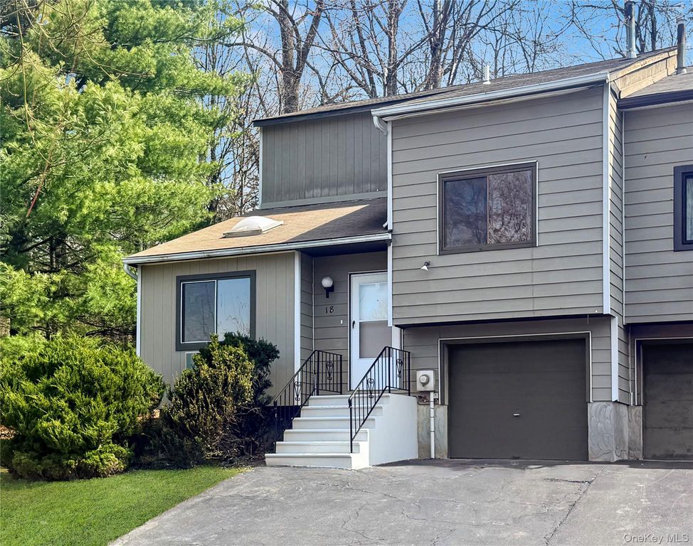 18 Spruce Court, Fishkill, NY 12524