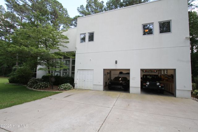 1458 Forest Acre Drive, Greenville, NC 27834