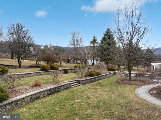220 MT PLEASANT DR, Boalsburg, PA 16827