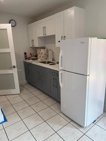 765 W 70th Pl 1, Hialeah, FL 33014