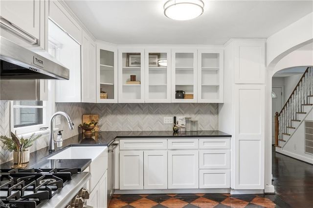 104 W Arden CIR, Norfolk, VA 23505