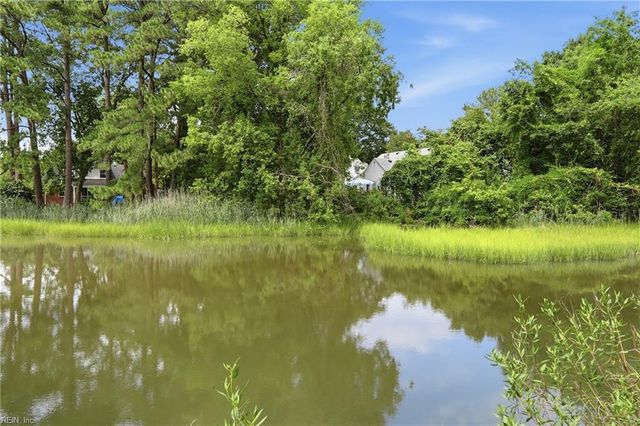 104 W Arden CIR, Norfolk, VA 23505