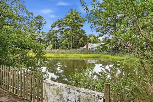 104 W Arden CIR, Norfolk, VA 23505