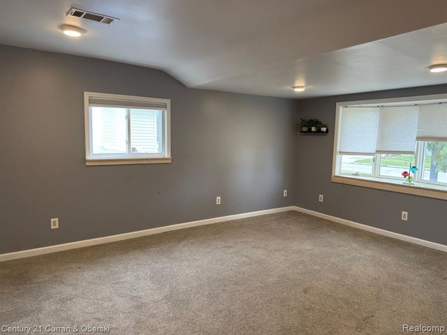 8320 Robindale Avenue, Dearborn Heights, MI 48127