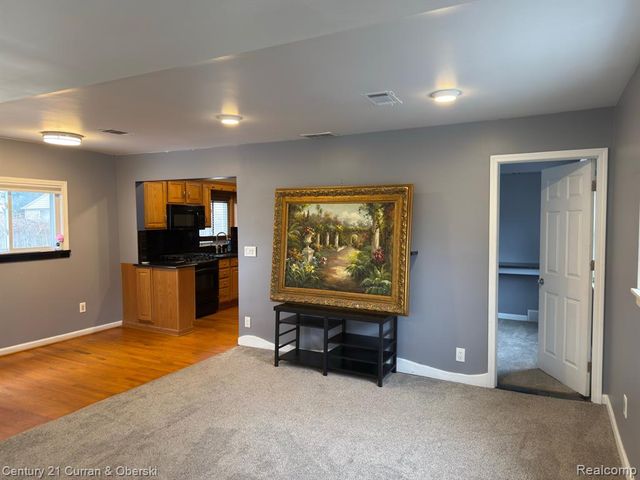 8320 Robindale Avenue, Dearborn Heights, MI 48127