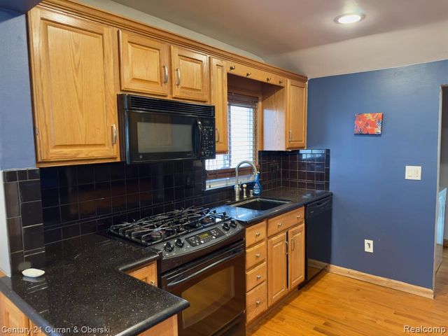 8320 Robindale Avenue, Dearborn Heights, MI 48127