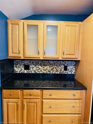 8320 Robindale Avenue, Dearborn Heights, MI 48127