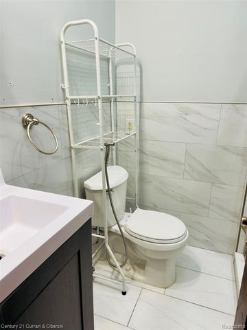 8320 Robindale Avenue, Dearborn Heights, MI 48127