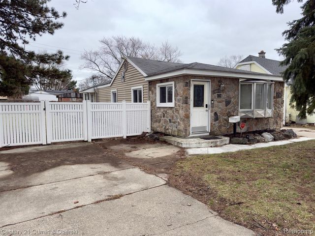 8320 Robindale Avenue, Dearborn Heights, MI 48127