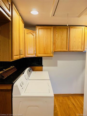 8320 Robindale Avenue, Dearborn Heights, MI 48127