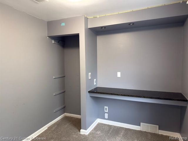 8320 Robindale Avenue, Dearborn Heights, MI 48127