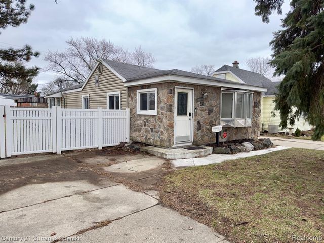 8320 Robindale Avenue, Dearborn Heights, MI 48127