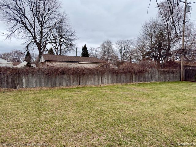 8320 Robindale Avenue, Dearborn Heights, MI 48127