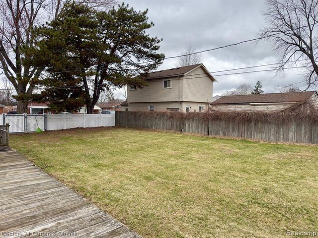 8320 Robindale Avenue, Dearborn Heights, MI 48127