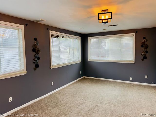 8320 Robindale Avenue, Dearborn Heights, MI 48127