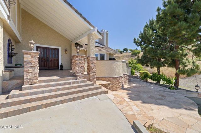 554 Lone Oak Drive, Thousand Oaks, CA 91362