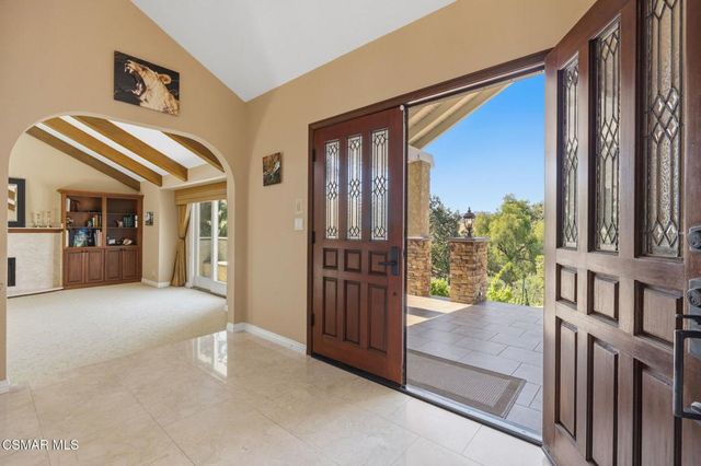 554 Lone Oak Drive, Thousand Oaks, CA 91362