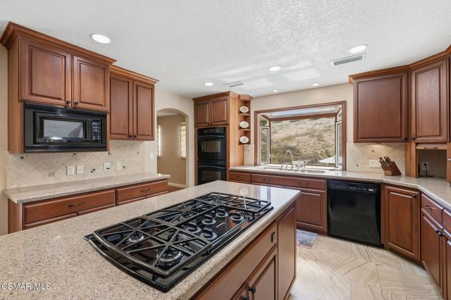 554 Lone Oak Drive, Thousand Oaks, CA 91362