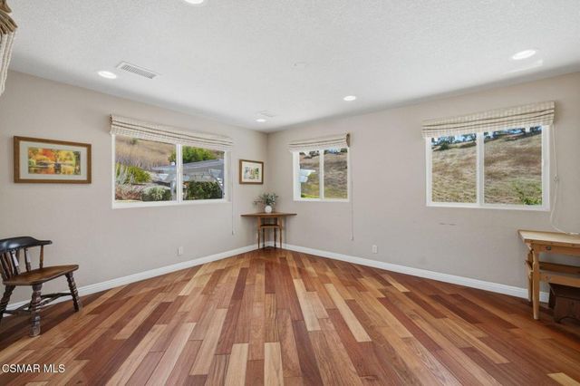 554 Lone Oak Drive, Thousand Oaks, CA 91362