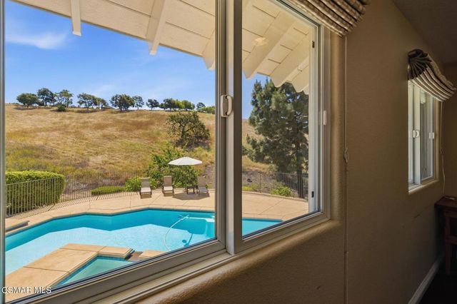 554 Lone Oak Drive, Thousand Oaks, CA 91362