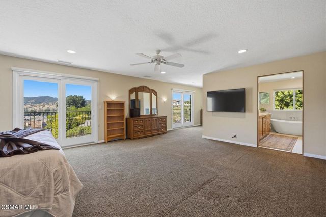 554 Lone Oak Drive, Thousand Oaks, CA 91362