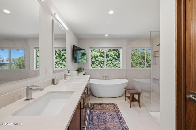 554 Lone Oak Drive, Thousand Oaks, CA 91362