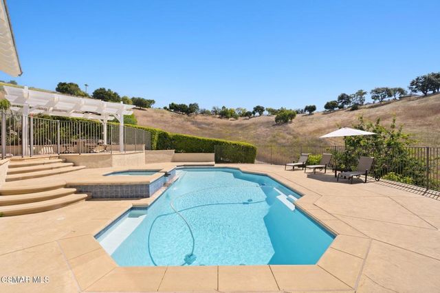 554 Lone Oak Drive, Thousand Oaks, CA 91362