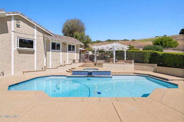 554 Lone Oak Drive, Thousand Oaks, CA 91362