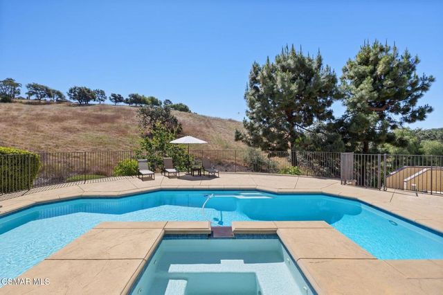 554 Lone Oak Drive, Thousand Oaks, CA 91362