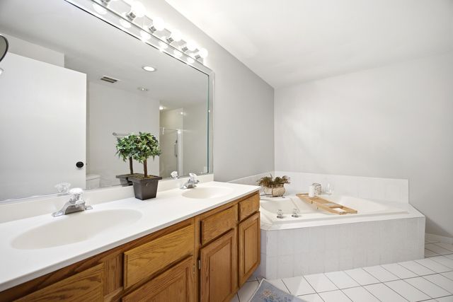 7410 W Lawrence Avenue 217, Harwood Heights, IL 60706
